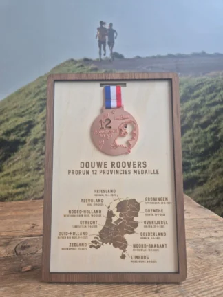 Houten medaillehouder voor de 12 Provincies